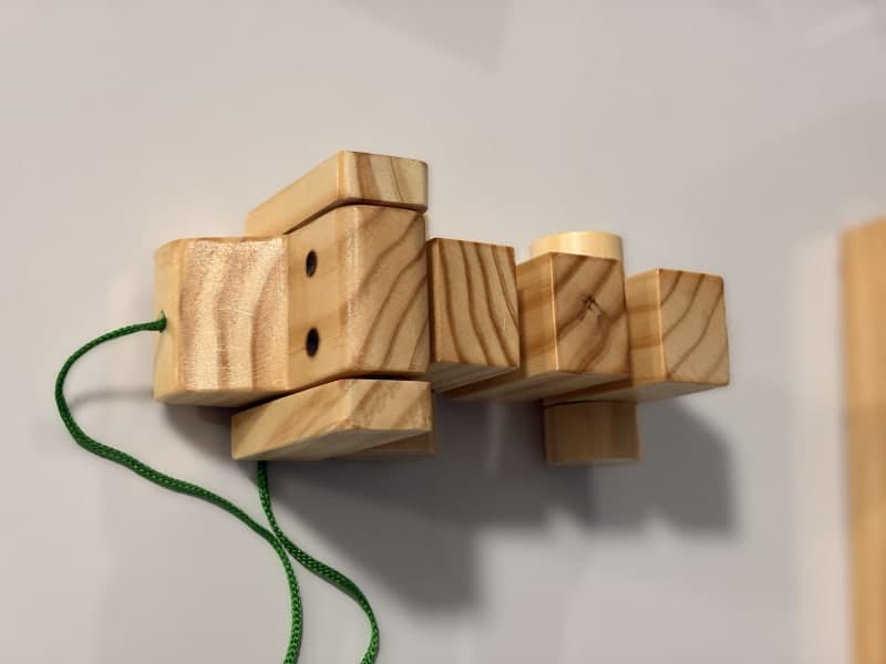 Perrito de Arrastre Articulado en Madera Natural — Imagen 1