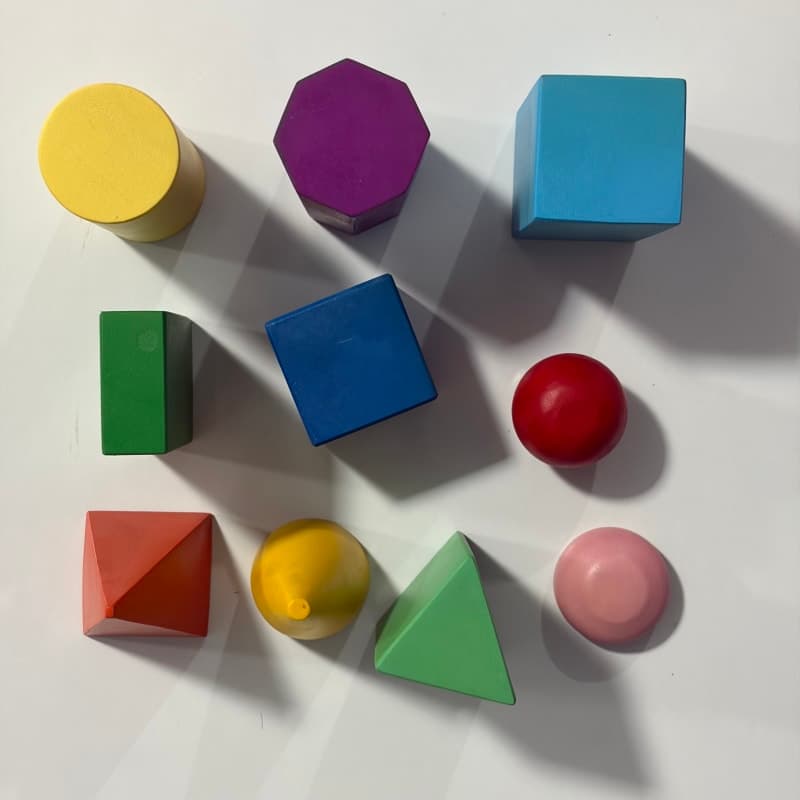 Sólidos Geométricos Montessori de Madera | Figuras 3D de Colores — Imagen 1